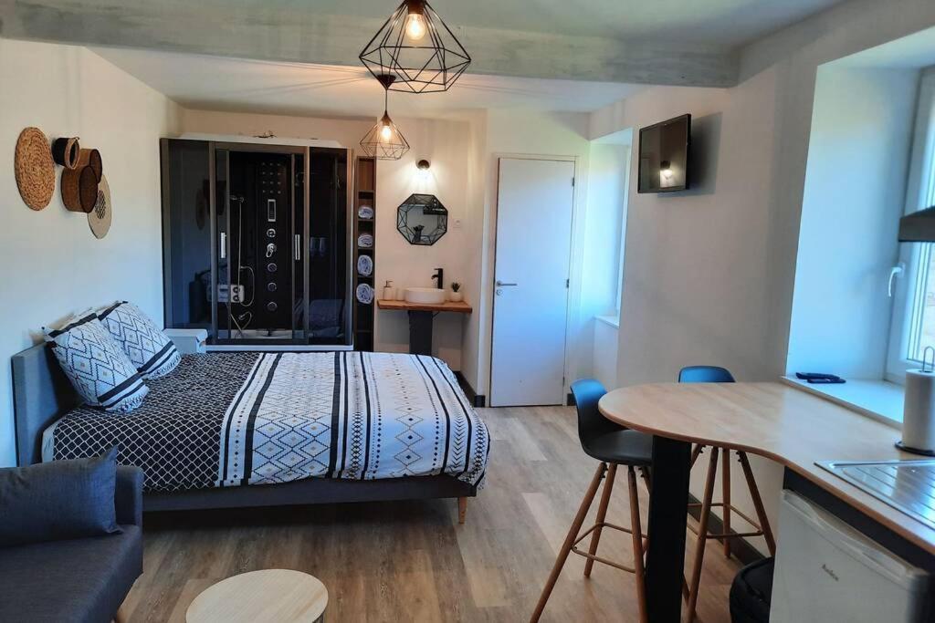 Studio Avec Vue Sur La Vezere Uzerche Luaran gambar